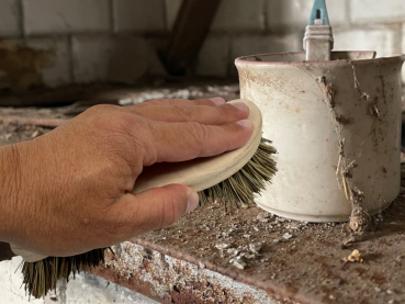 Washingbrush with hard union bristles