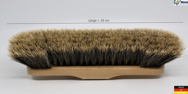 Roombroom with cleft horse hair