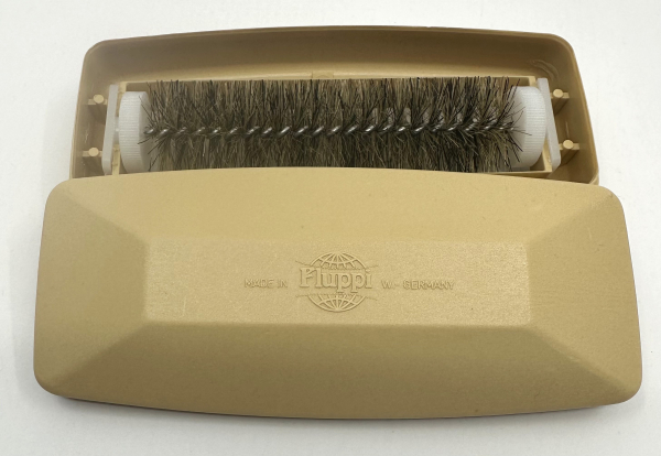 "Fluppi" crumbs brush